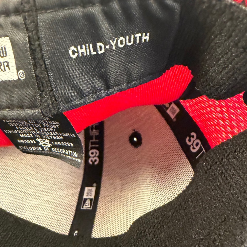 New Era 39THIRTY Kansas City Chiefs‎ Hat Kids Youth Black Red Mesh Stretch Fit - Picture 9 of 11